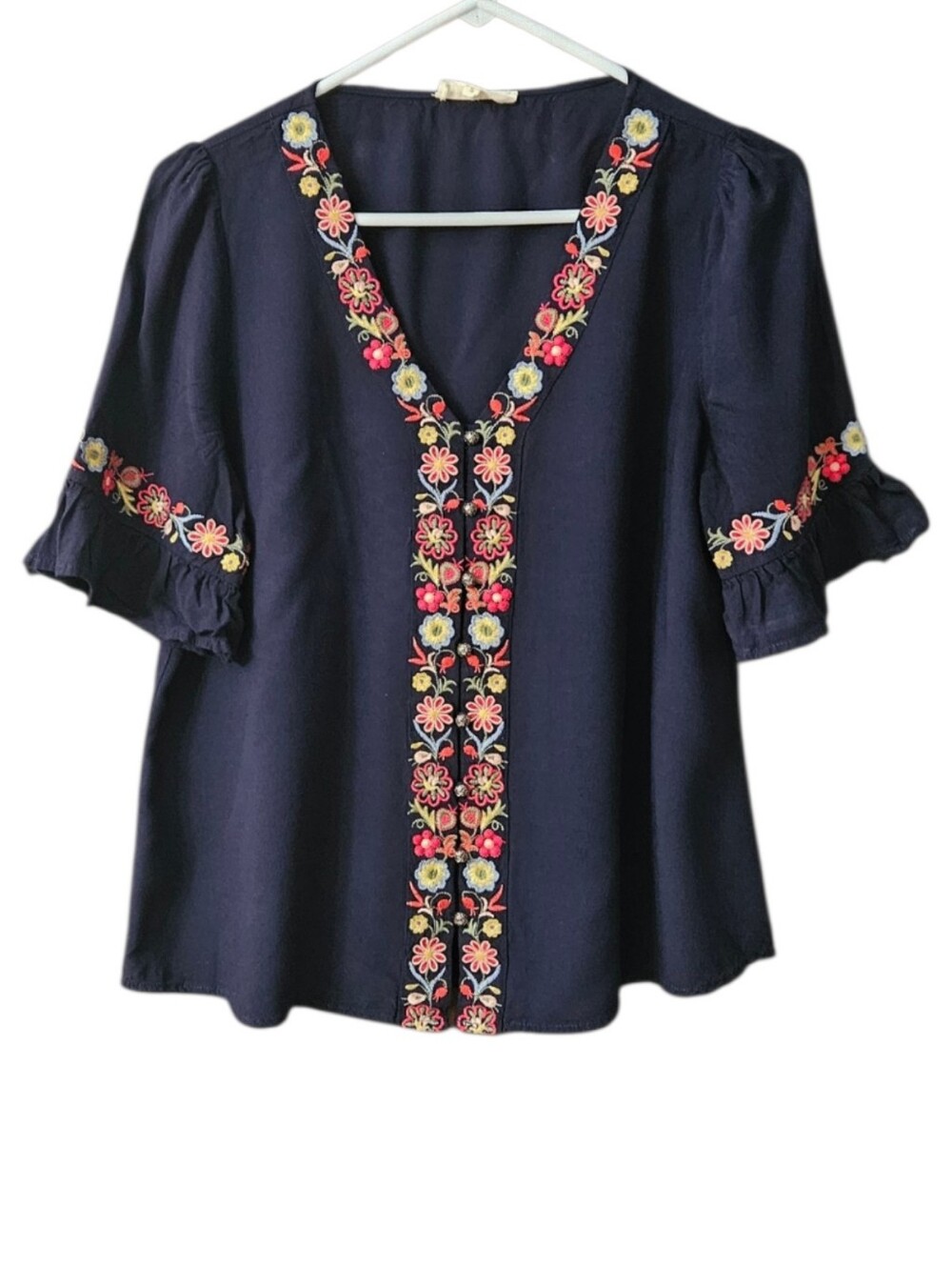 Entro Embroidered V-Neck Top Blouse Navy Floral Buttons Women’s Small Bohemian